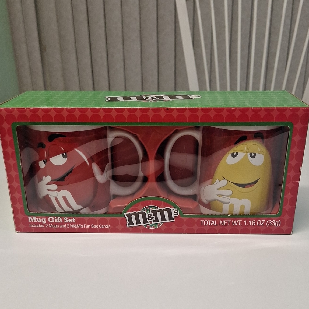 M&M's Mug Gift Set with Red and Yellow Mugs New un-opened